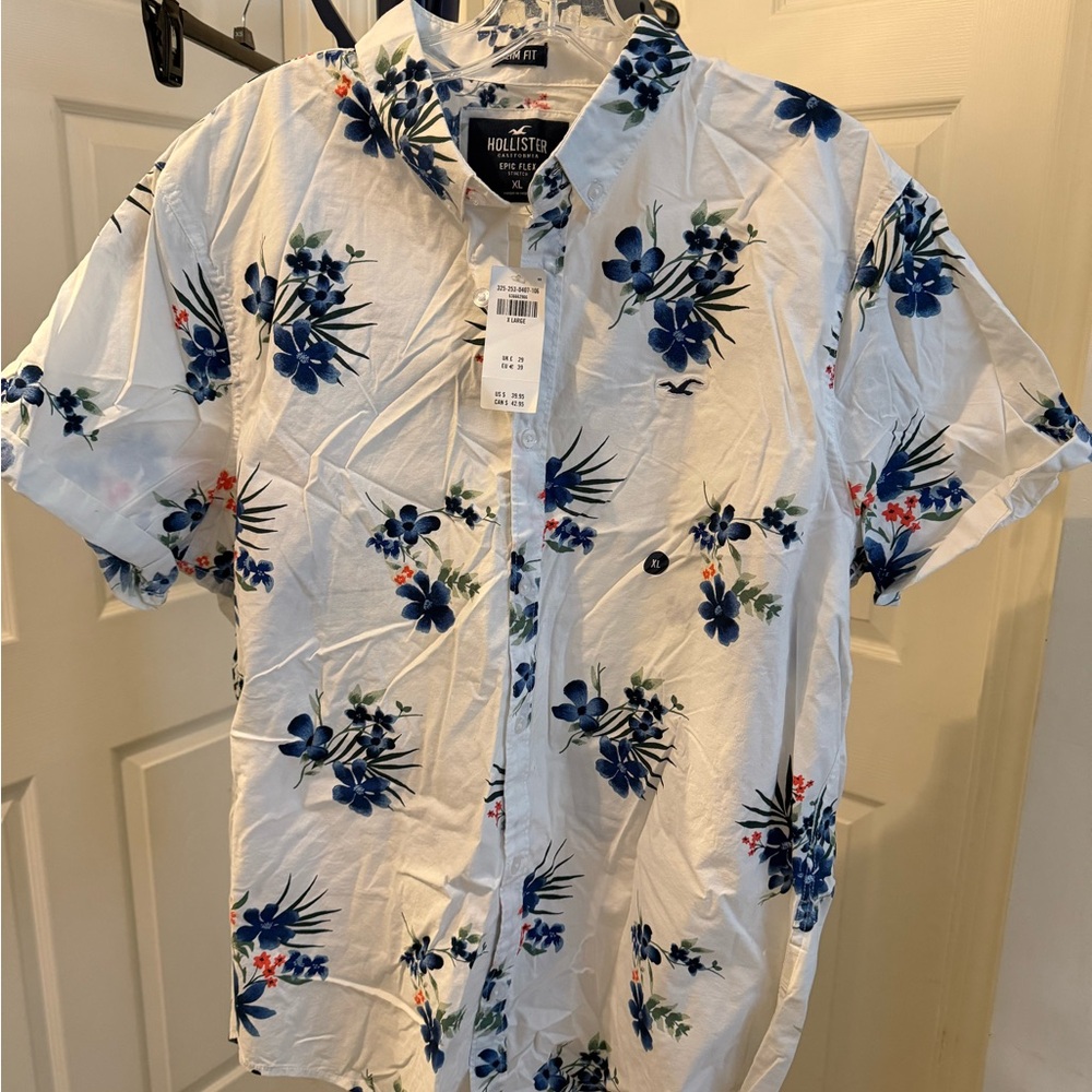 Hollister Men's Blue Floral Button Down Shirt